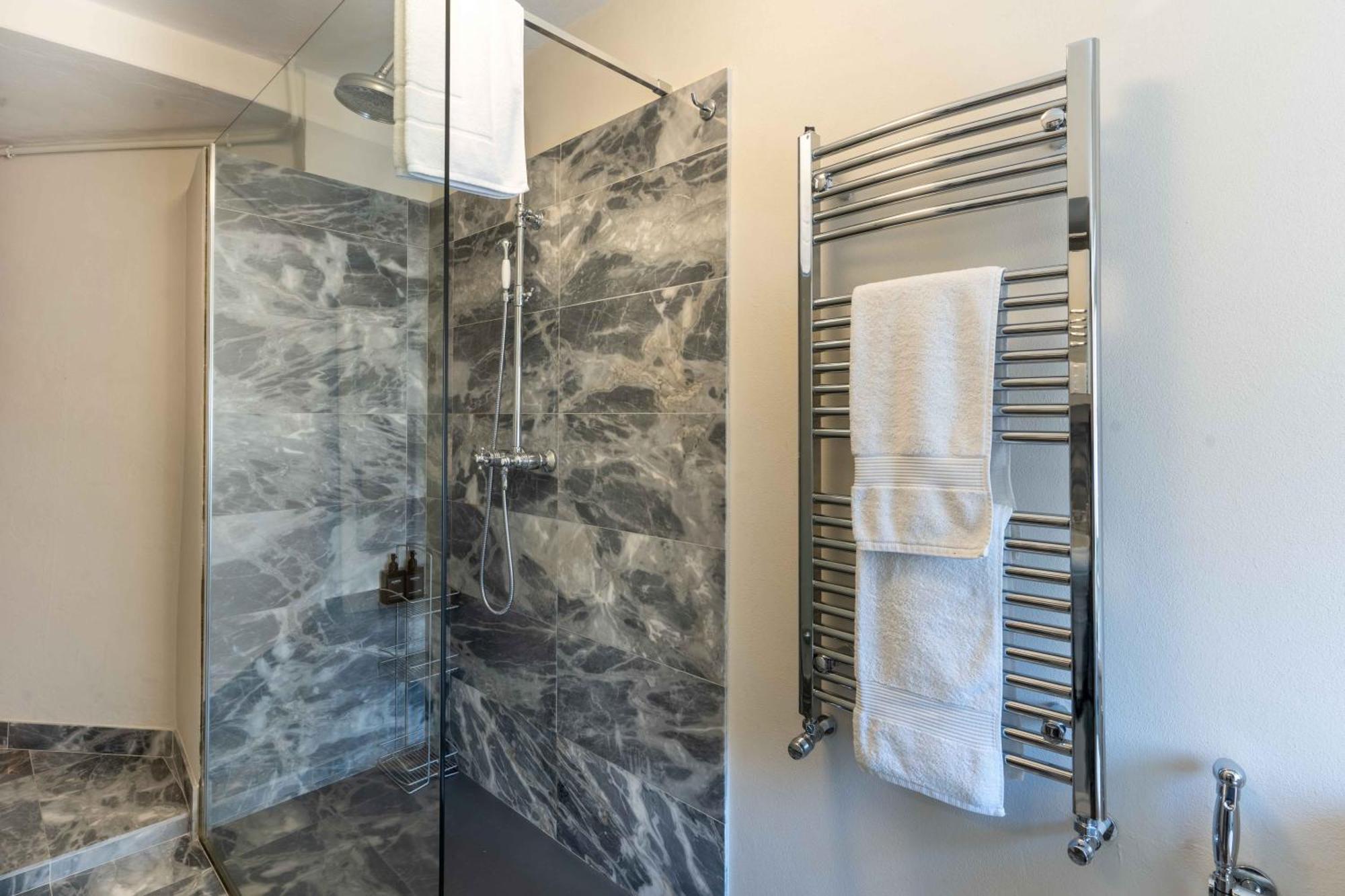 Luxury Apartment Angelio Barga Exteriér fotografie