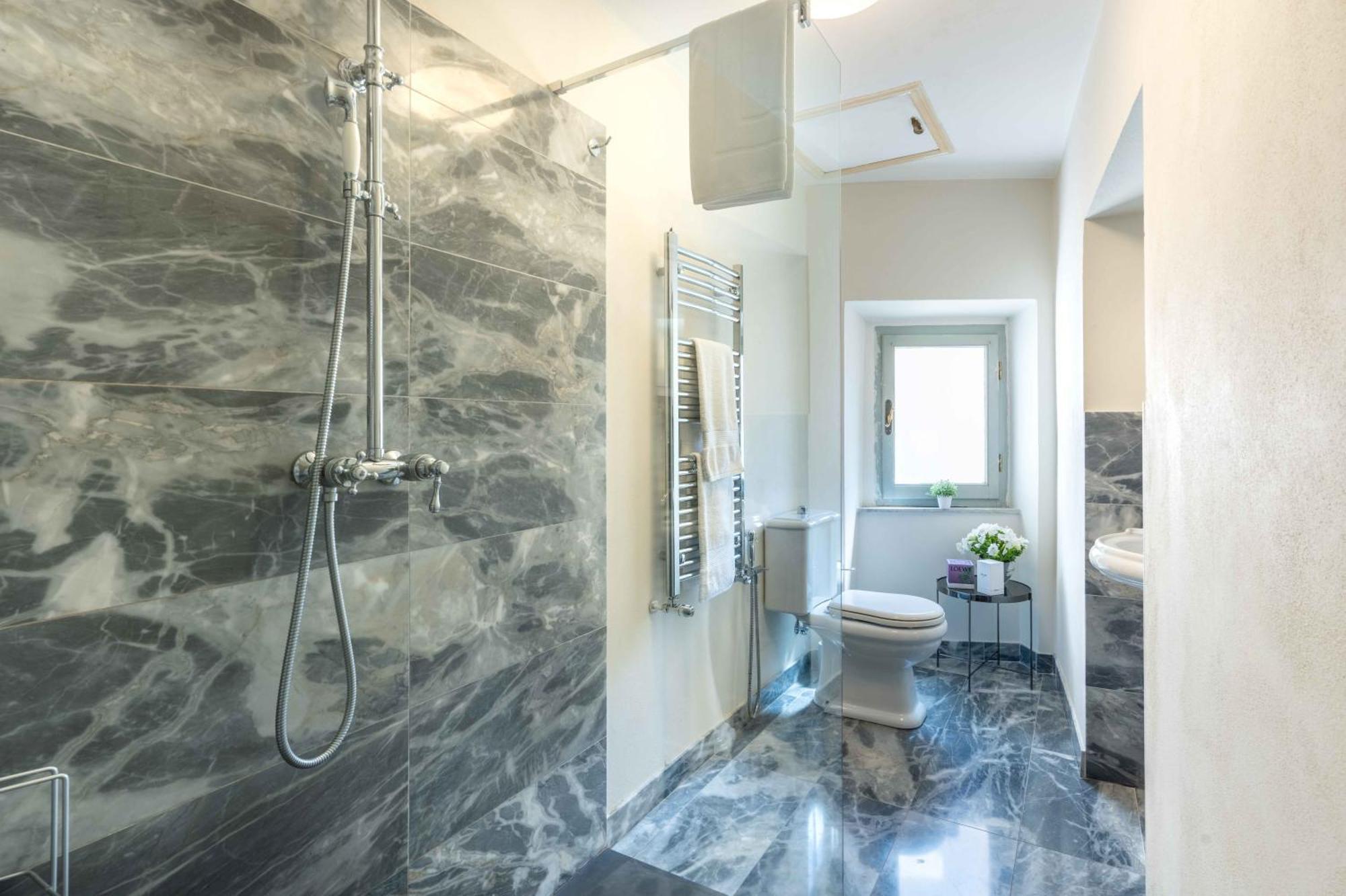 Luxury Apartment Angelio Barga Exteriér fotografie